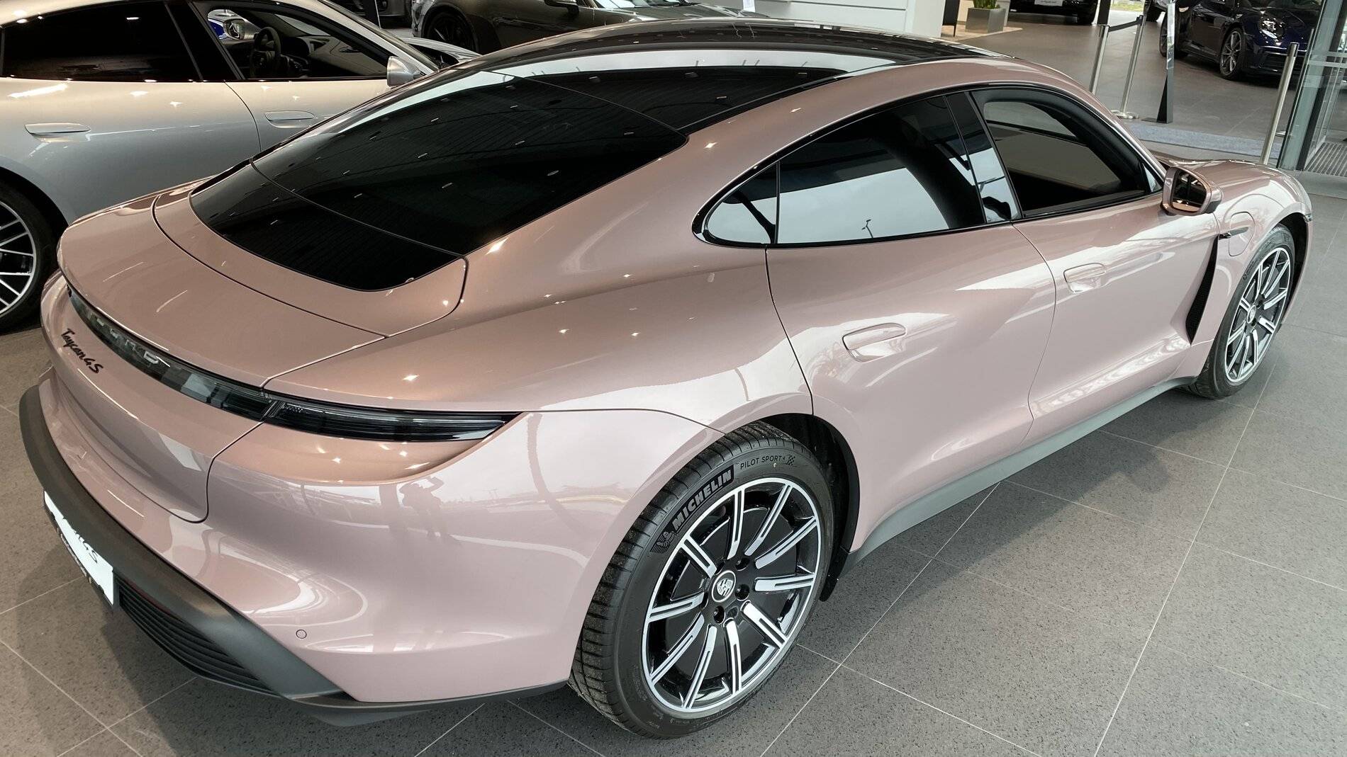 Porsche Taycan FROZEN BERRY METALLIC Taycan Club tempImagehSwnux