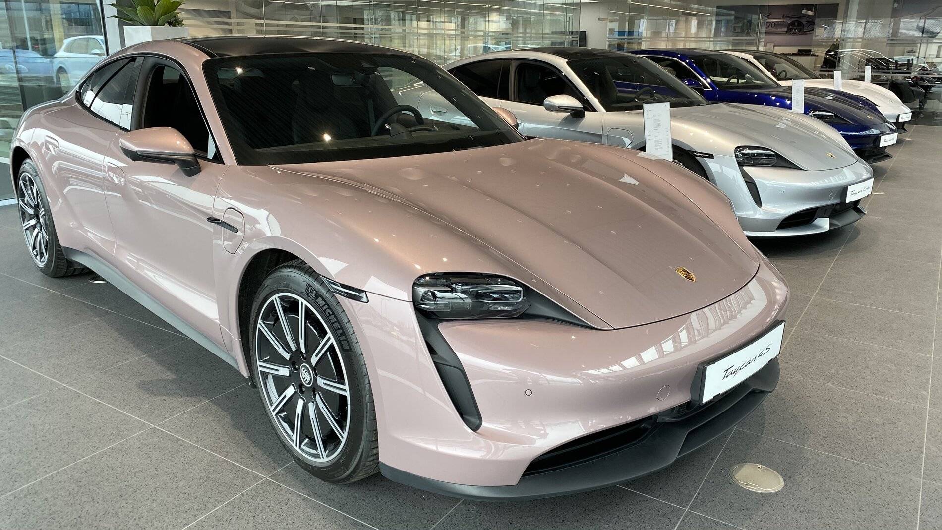 Porsche Taycan FROZEN BERRY METALLIC Taycan Club tempImage6s7ysk