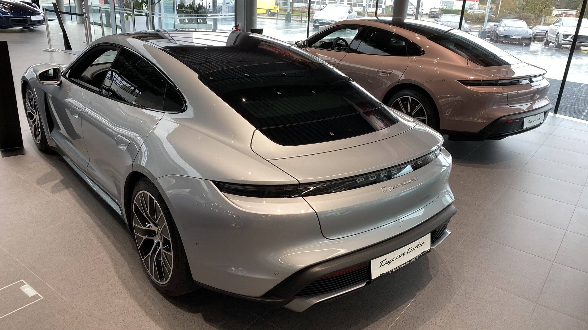 Porsche Taycan DOLOMITE SILVER Taycan Club tempImagelfb7J1