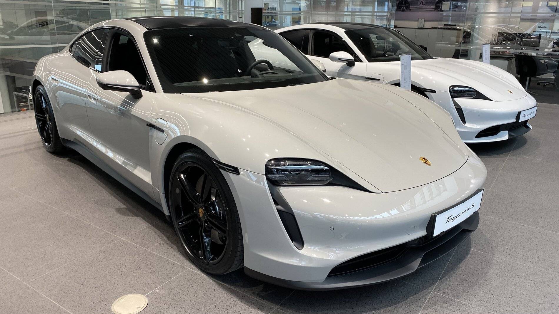 Porsche Taycan CHALK Taycan Club tempImagezN1agd