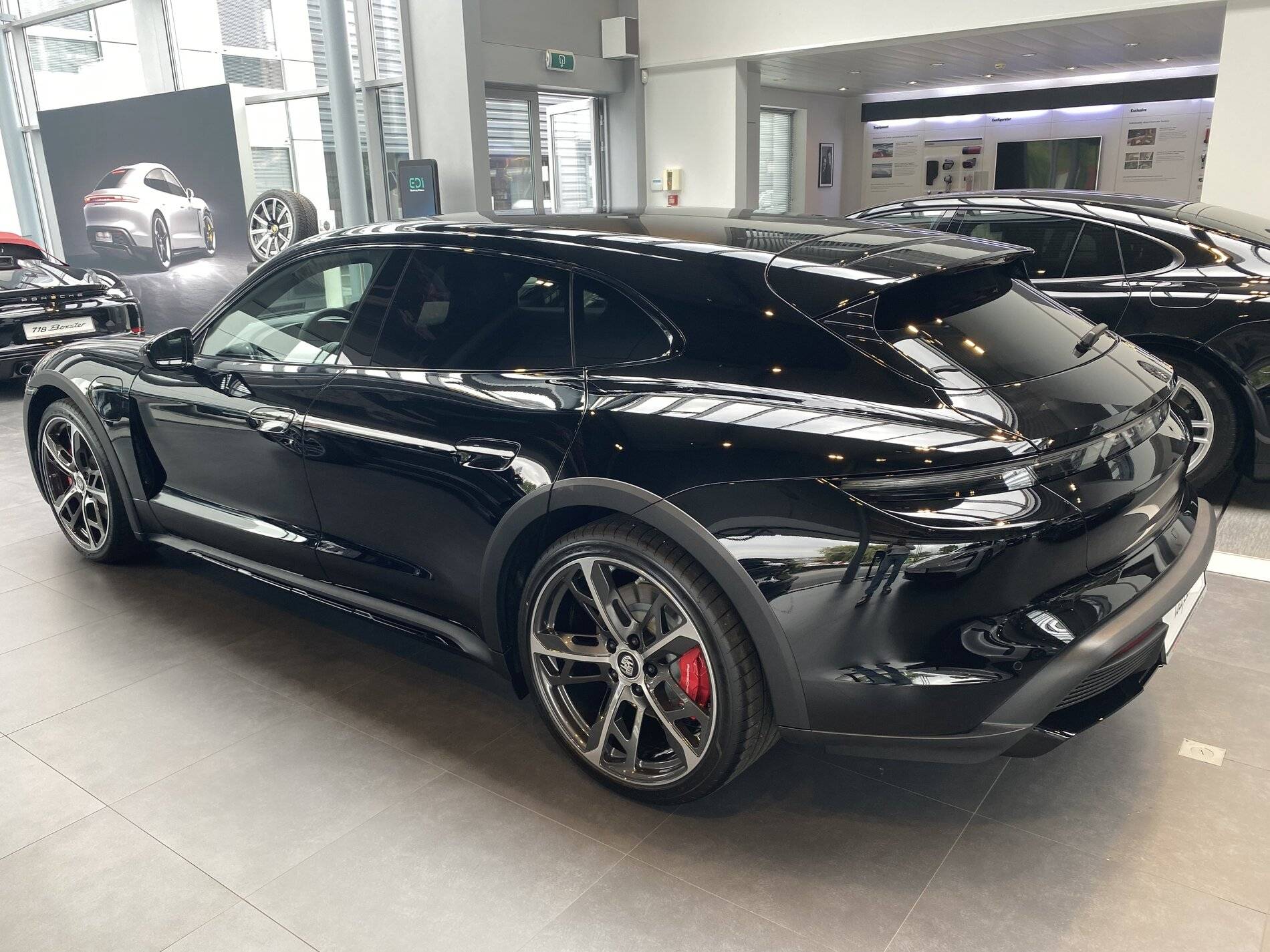 Porsche Taycan CT 4S Crayon Nottingham Porsche 52186704-0CD8-431A-9F52-CFEA1E4721B0