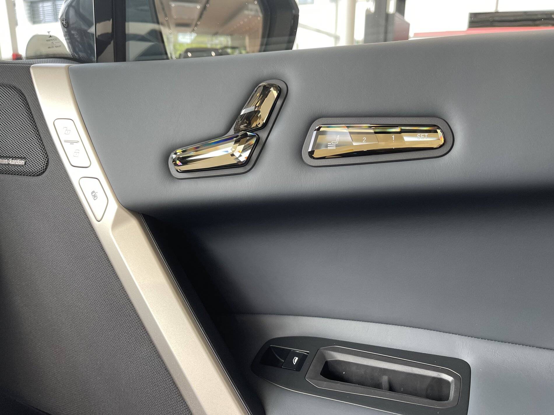 Porsche Taycan BMW i4 and iX in person F619D711-EDD6-4A3F-B7D5-E572D67C97C0