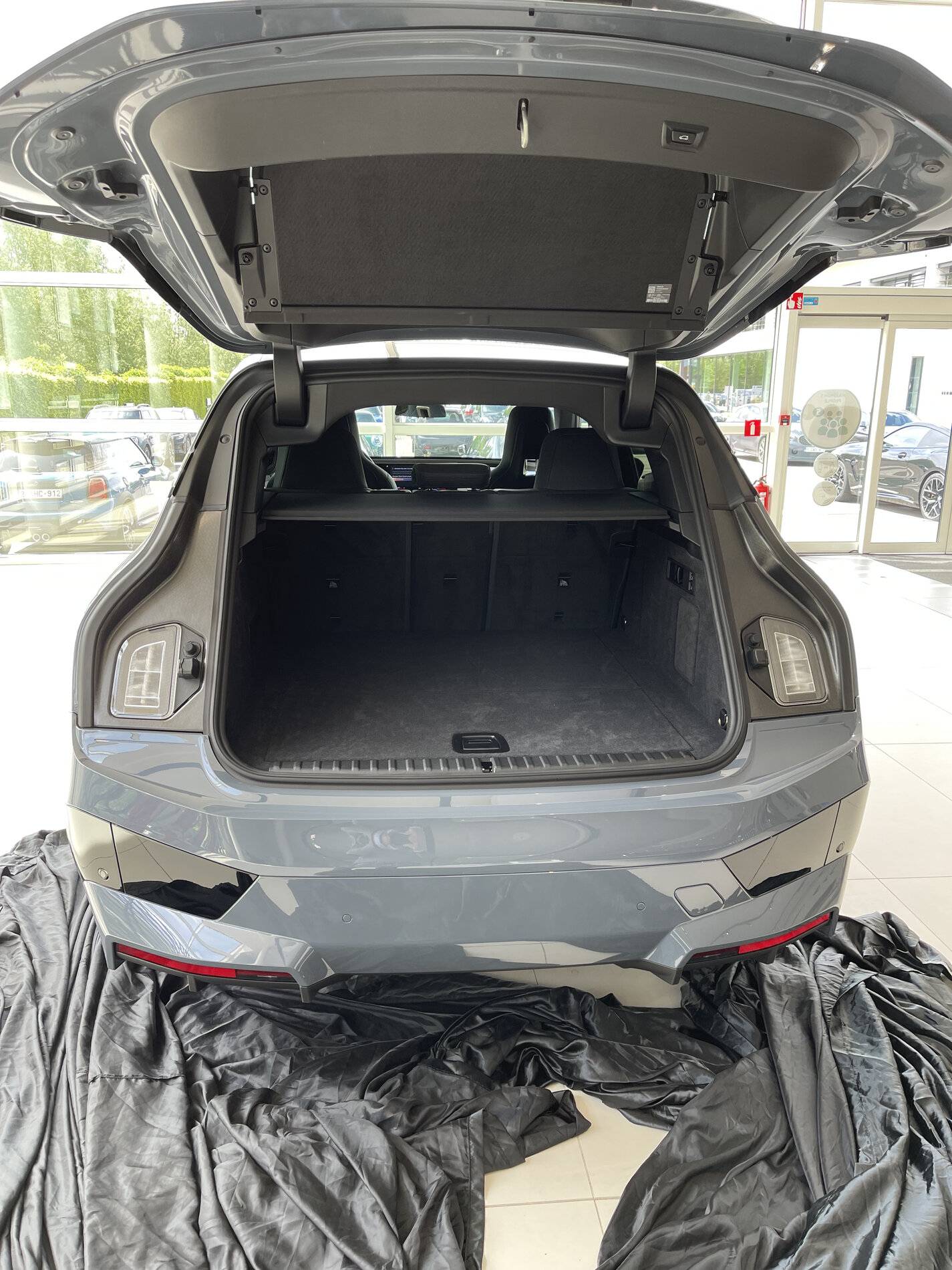 Porsche Taycan BMW i4 and iX in person 256A7E28-A78C-401B-8D61-68871B635CED