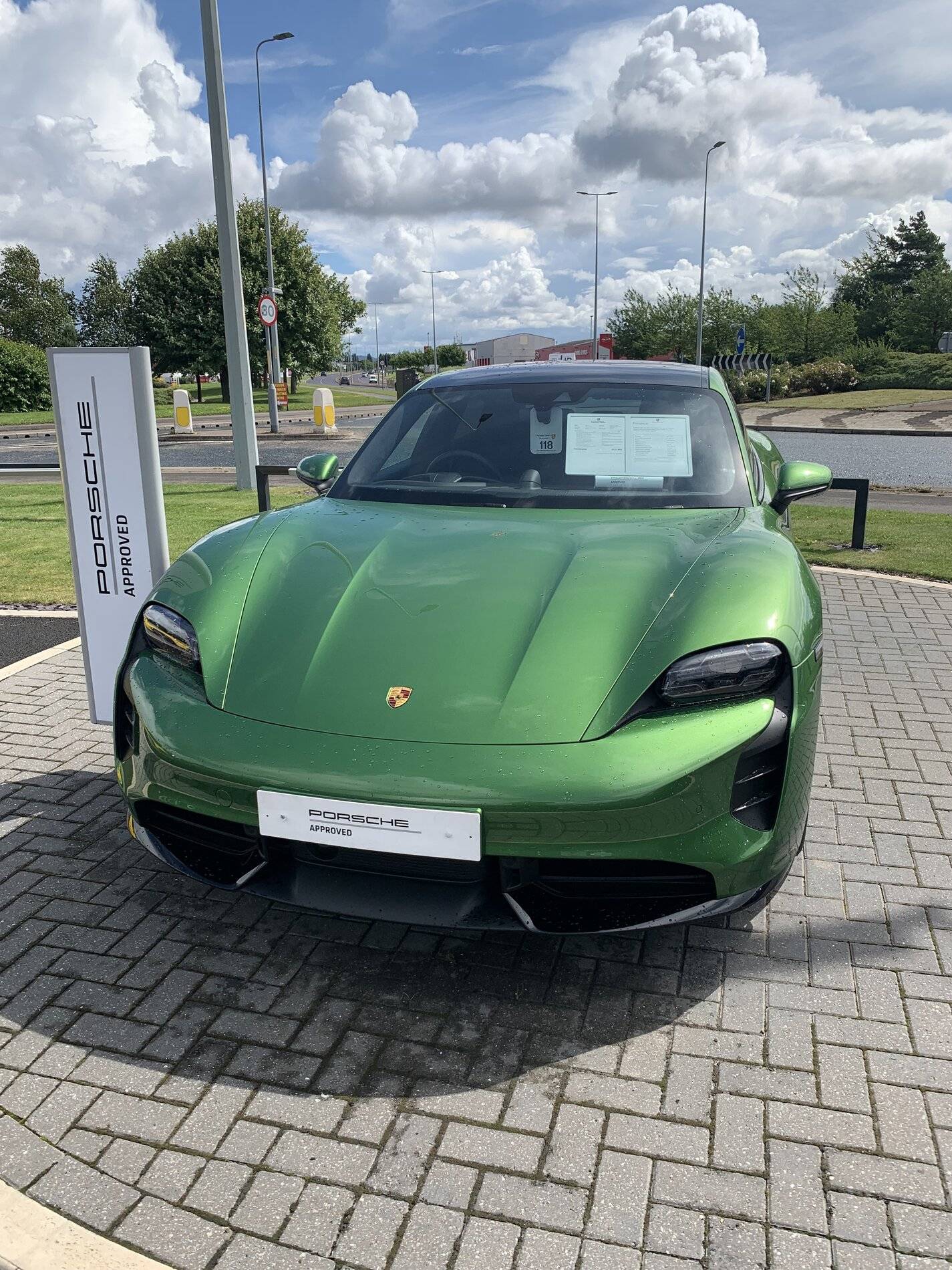 Porsche Taycan MAMBA GREEN Taycan Club D1369D1C-58F5-4985-A10E-D36C24552525
