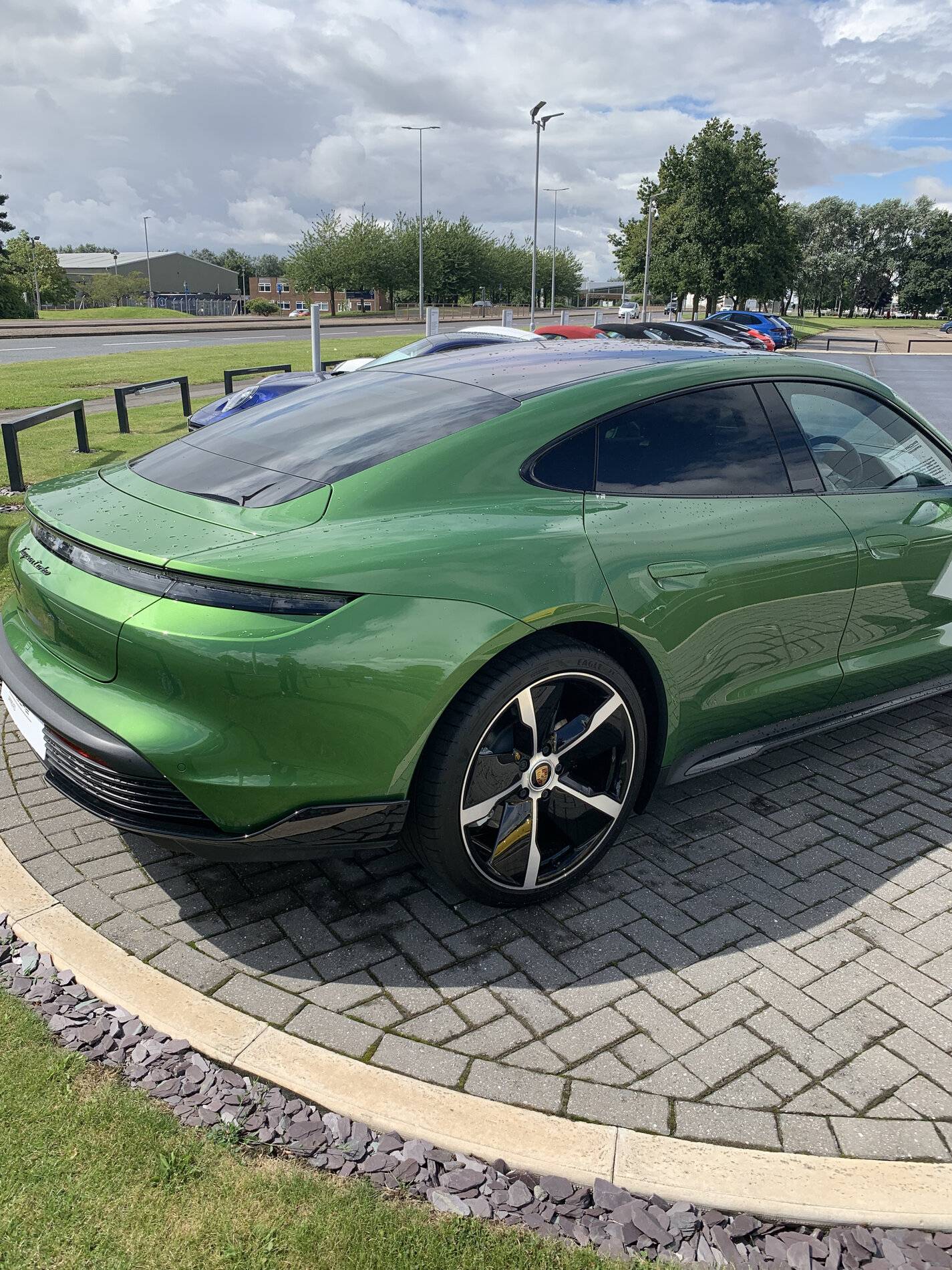 Porsche Taycan MAMBA GREEN Taycan Club 0EECA6E6-C2FE-44A7-90E2-079DF80B61D8