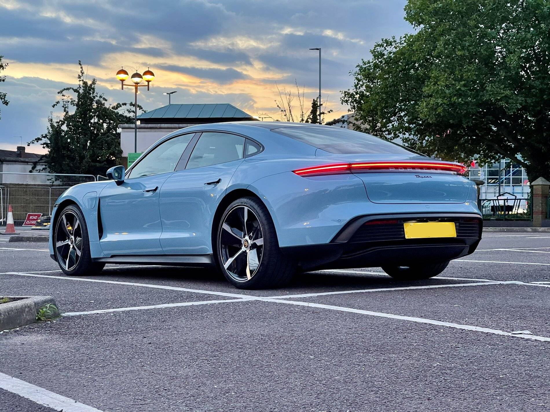 Porsche Taycan FROZEN BLUE Taycan Club 6261C82F-8EBA-46CF-A4D3-8DC10068FA5C