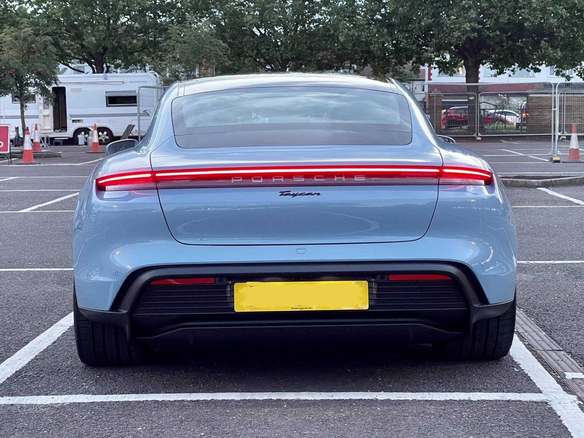 Porsche Taycan FROZEN BLUE Taycan Club D5E39A32-405E-4009-B744-2BDC4DE68500