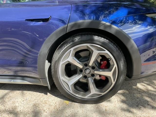 Porsche Taycan Taycan CT 20" Rims 1BD27C53-A090-4964-B7B3-5222E45461D0