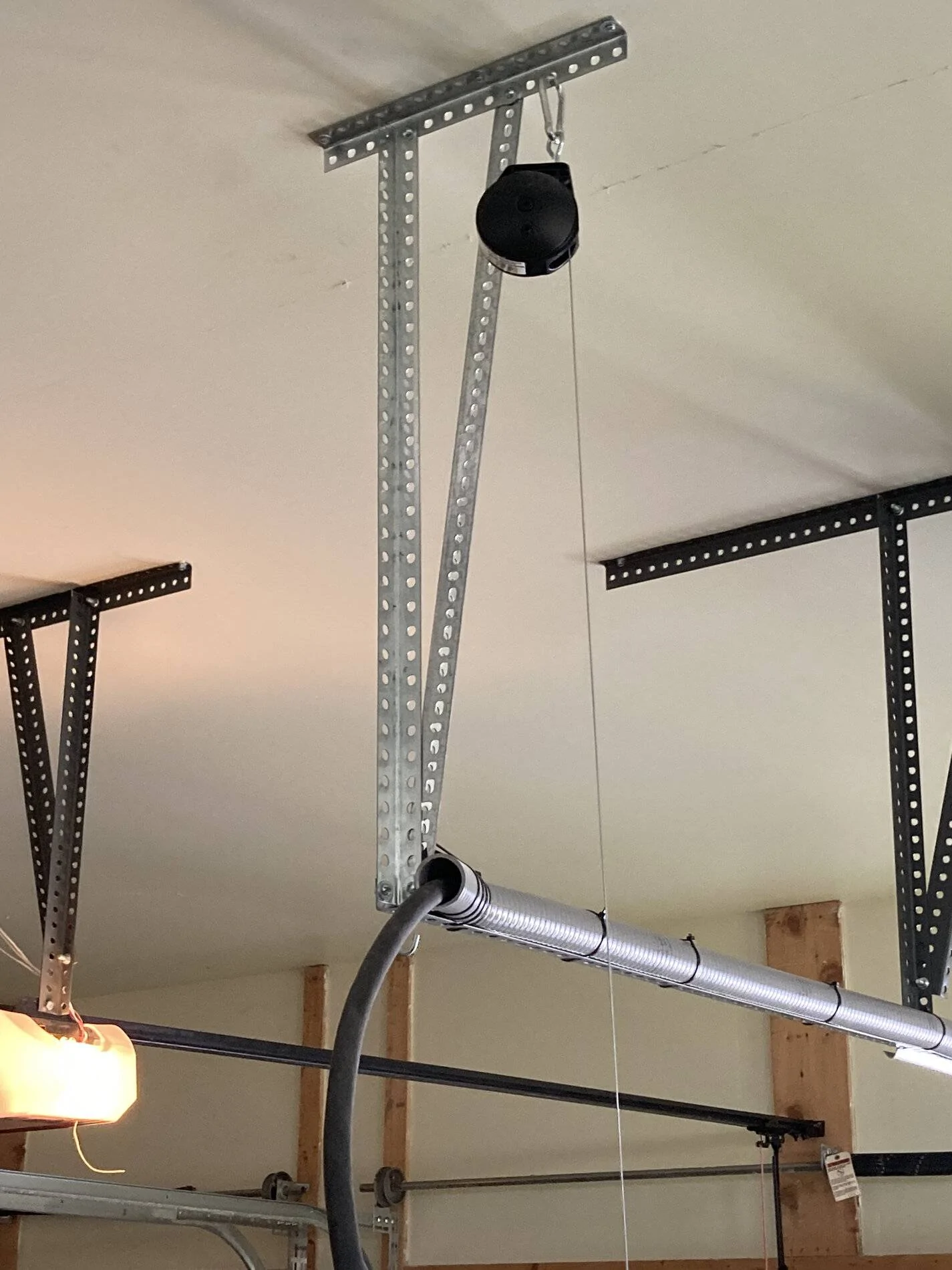 Porsche Taycan Ceiling EVSE 3DC15C1F-E319-4DEB-ABA2-B8959EAF04C9