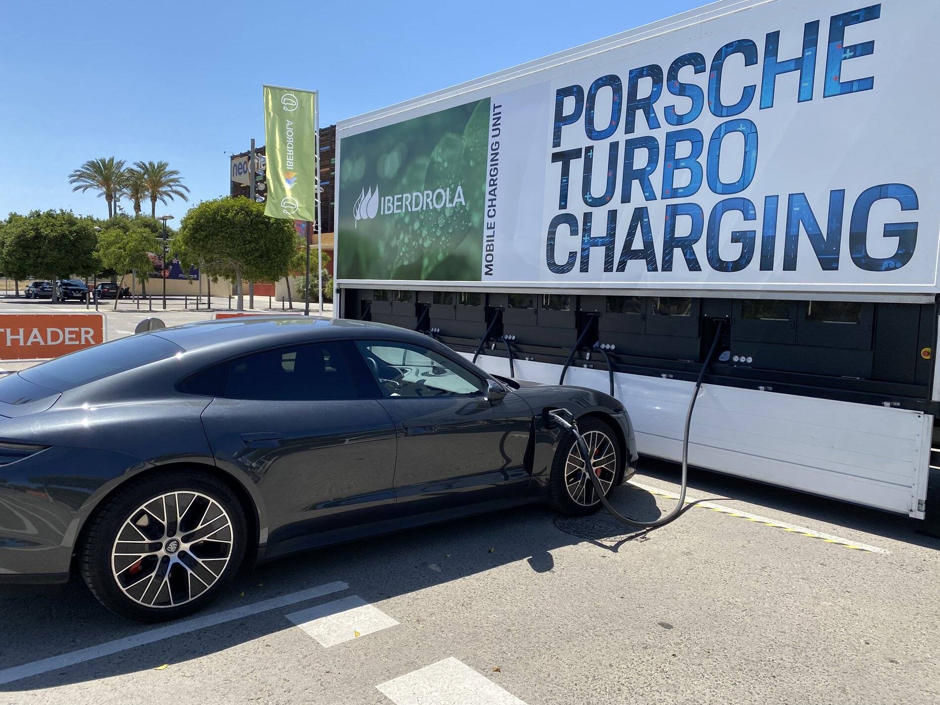 Porsche Taycan Porsche mobile charger truck tempImageGbhvHZ