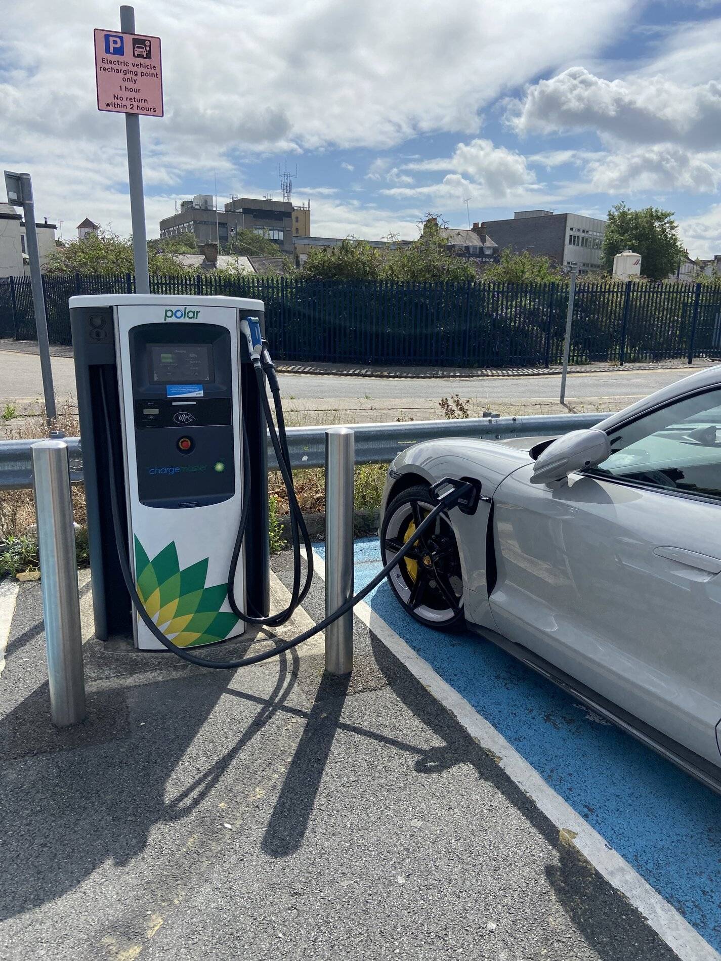 Porsche Taycan Easy public charging FD942342-CEA3-4C94-BE37-6BF0760F5D69