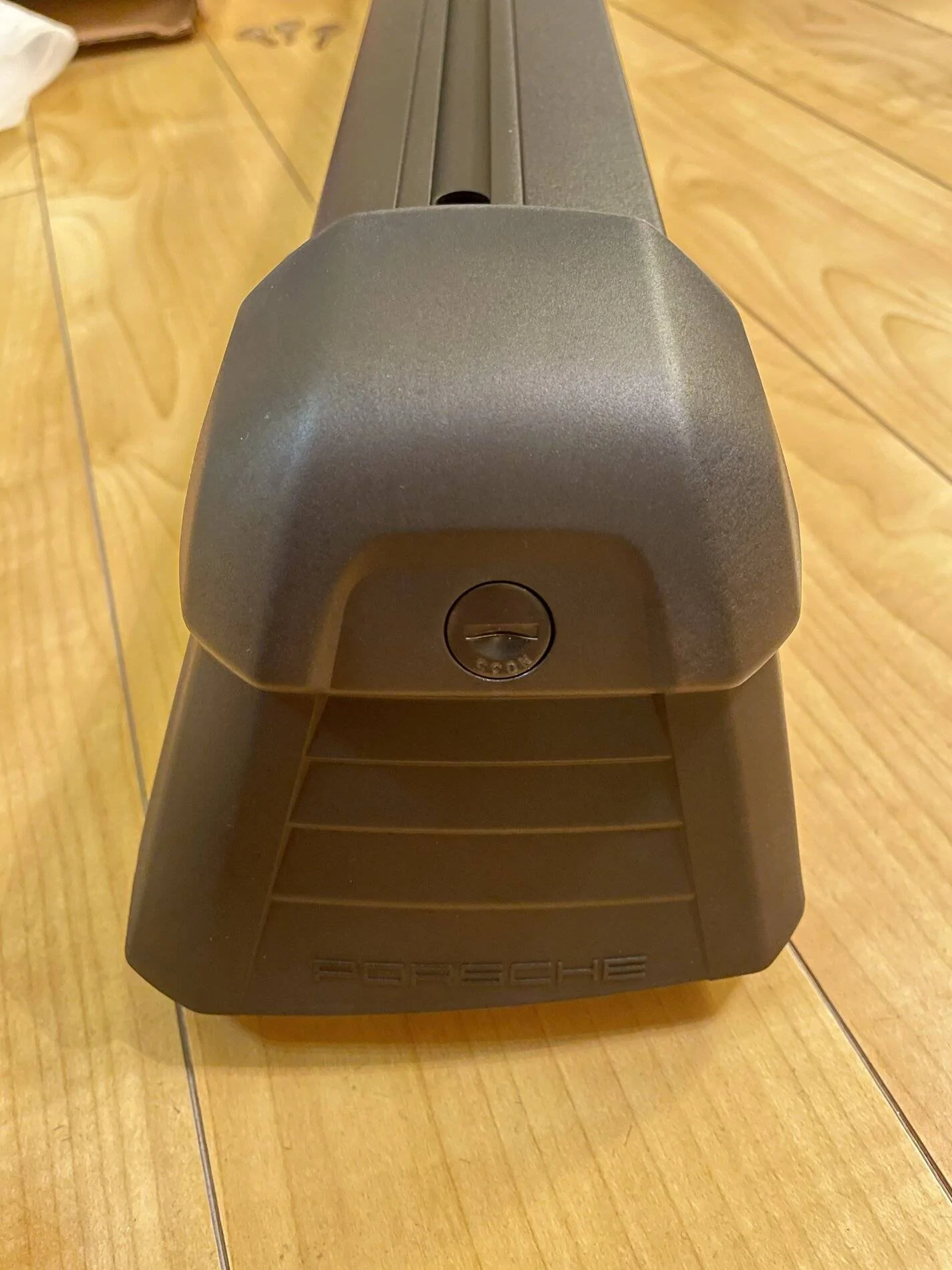 Porsche Taycan Taycan Roof Rack Details 48323463-F09D-473C-89AF-2FB52BB3414B