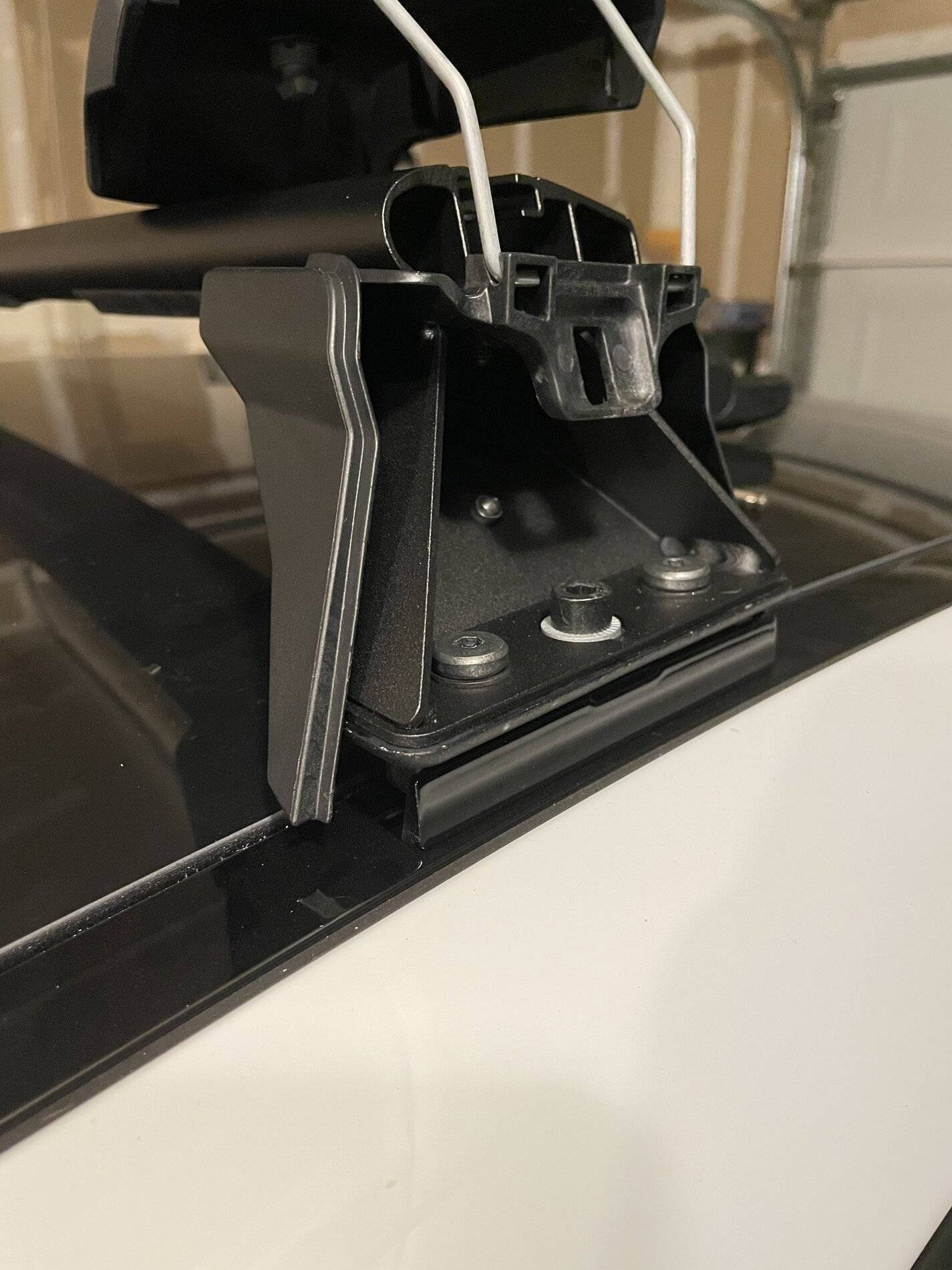 Porsche Taycan Taycan Roof Rack Details F355ECC2-0ED8-4024-A32A-FD2E2C9B2345