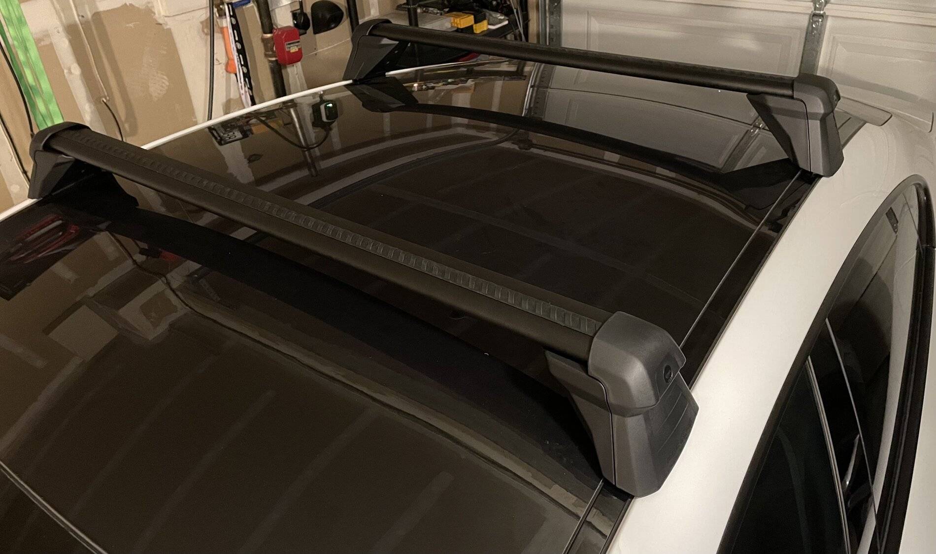 Porsche Taycan Taycan Roof Rack Details C2AF1771-4CFB-4642-9ECD-4A7C30DE13E8