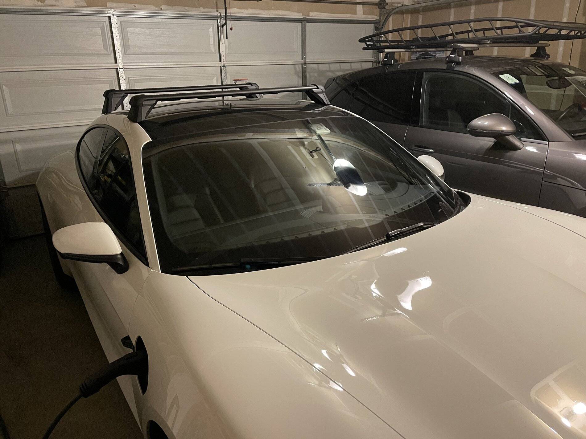Porsche Taycan Taycan Roof Rack Details A0E6B279-AFDC-405B-822E-841E73B9A6A3
