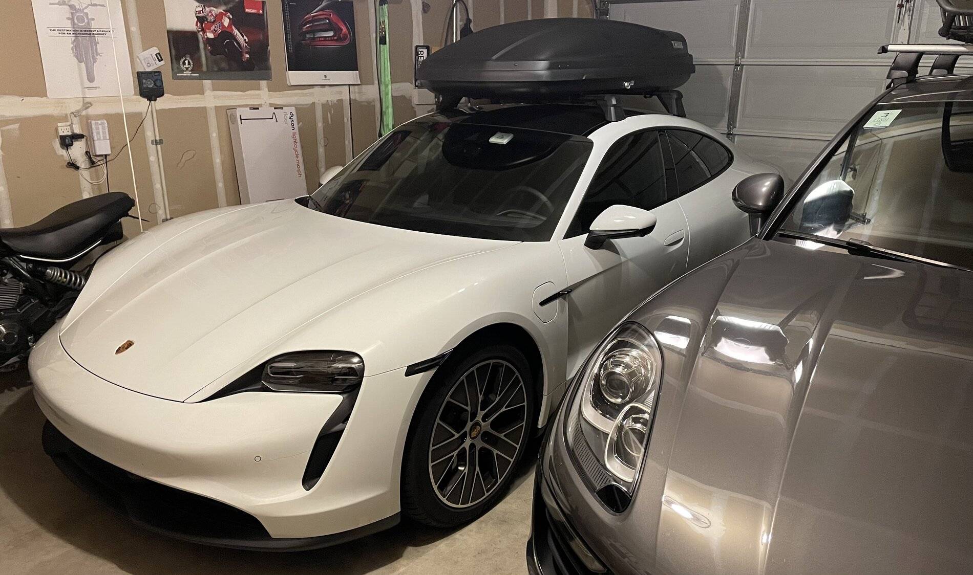 Porsche Taycan Taycan Roof Rack Details C0775E4C-020C-4488-891A-B95B6F1B8765