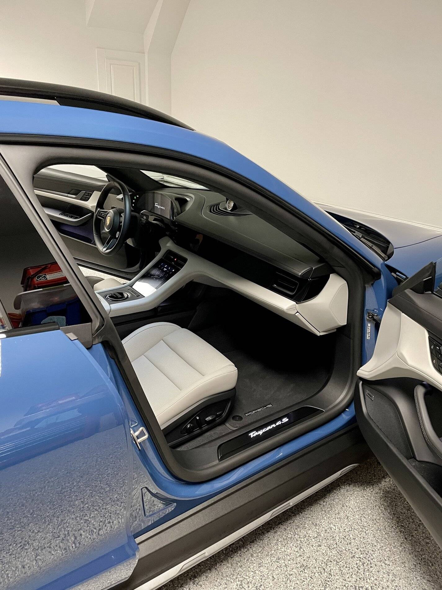 Porsche Taycan Delivery! Taycan Cross Turismo 4S - Neptune Blue - Black/Chalk 24373EB1-DC66-4D93-A1AF-2F9646E705CD