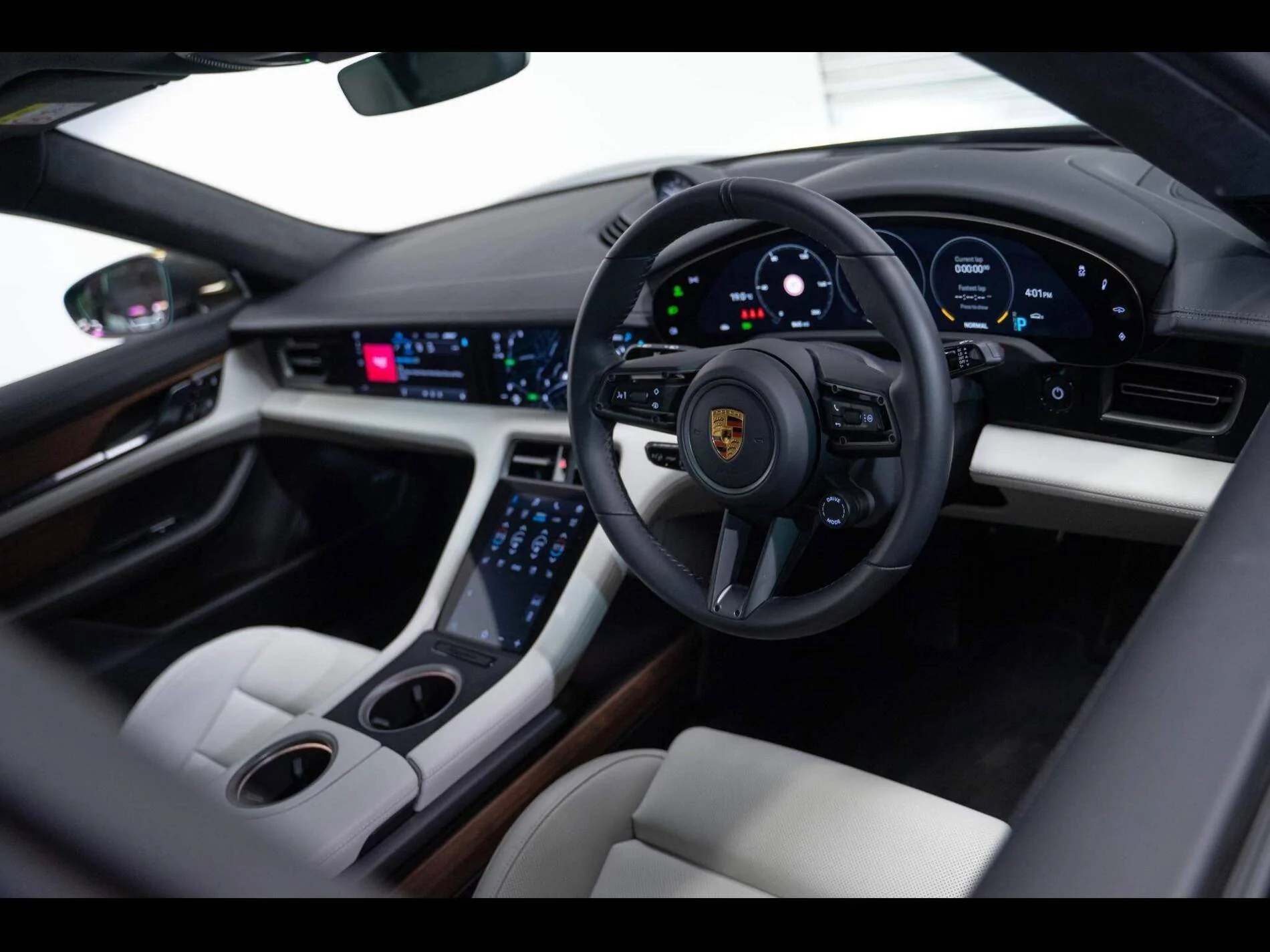 Porsche Taycan Different dash styles? IMG_0331