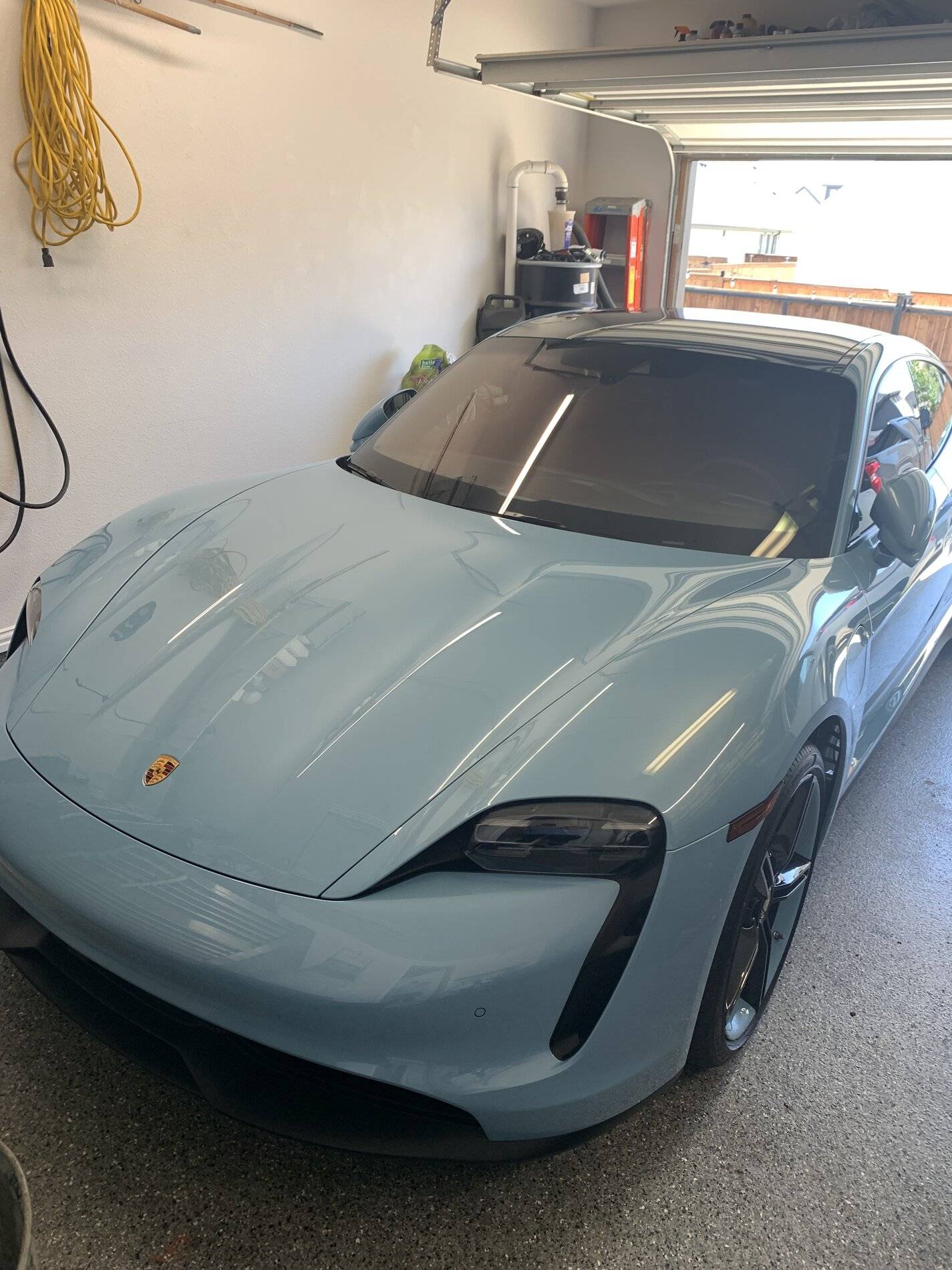 Porsche Taycan FROZEN BLUE Taycan Club 85E18BCB-2AA3-4218-88CD-4CE4C28E185D