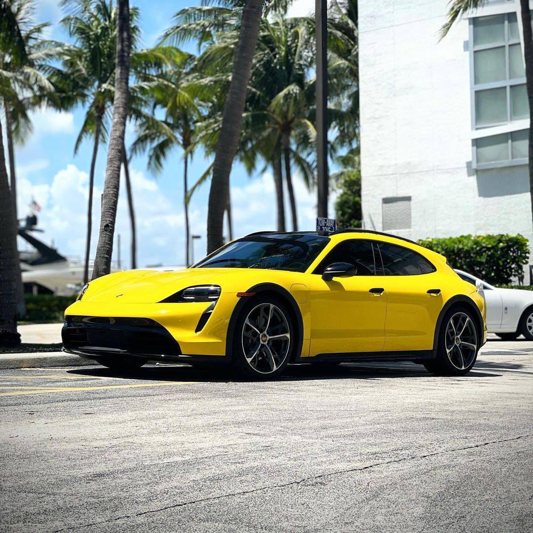 Porsche Taycan Yellow Cross Turismo (wrapped) 239461300_593843345110194_4796405402162606548_n