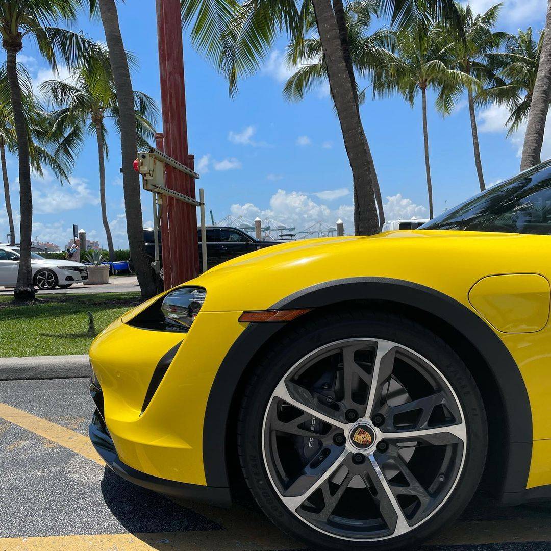 Porsche Taycan Yellow Cross Turismo (wrapped) 239988996_4363172940371578_8666930338122385855_n