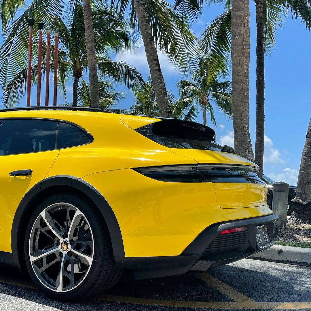 Porsche Taycan Yellow Cross Turismo (wrapped) 239590355_162389695953588_3171633793398041756_n