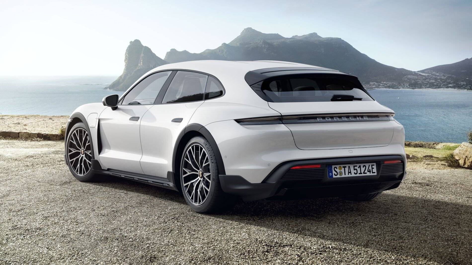 Porsche Taycan Judge my configuration. Lock date soon! iris