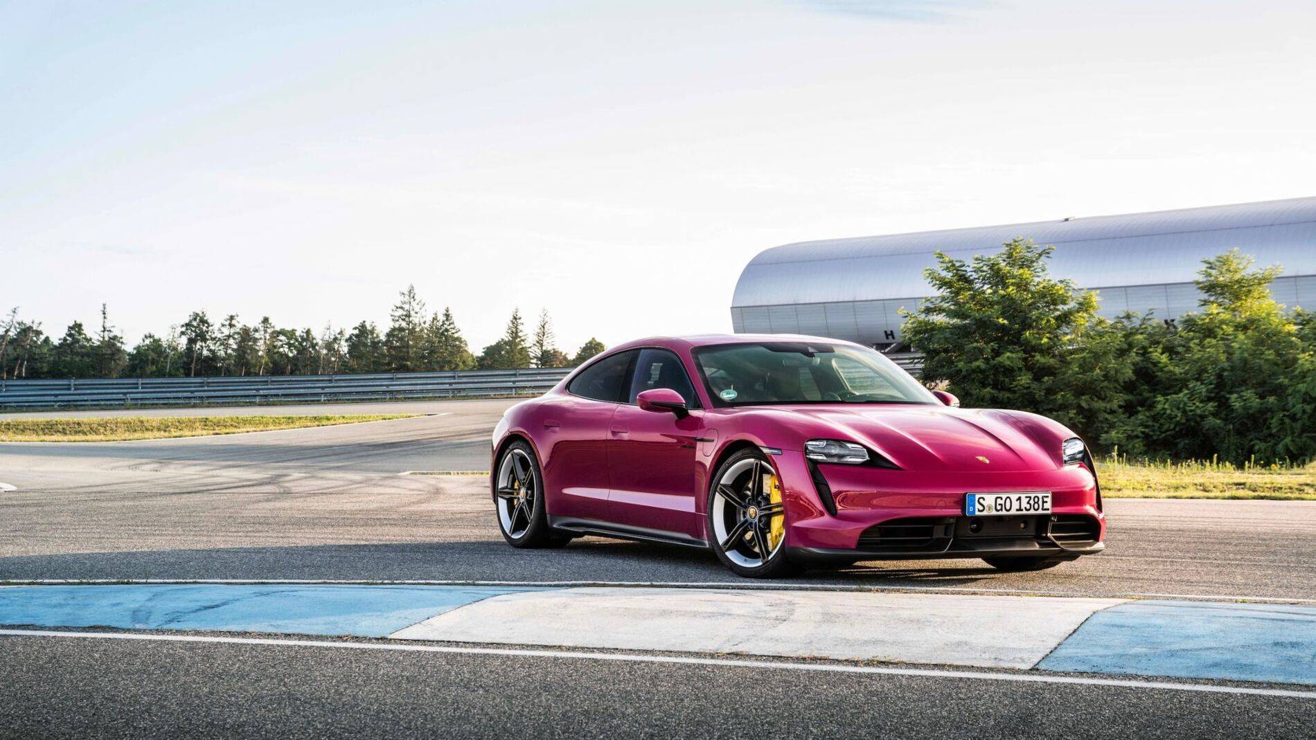 Porsche Taycan ? Official Release: 2022 Porsche Taycan Upgrades & New Colors 4_sternrubin