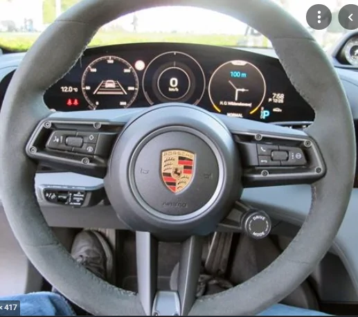 Porsche Taycan Different steering wheels 1629905575762