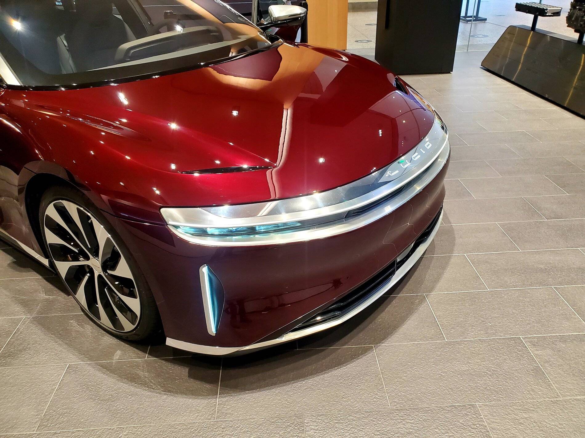Porsche Taycan Lucid Air - Motor Trend Review 20210415_191444