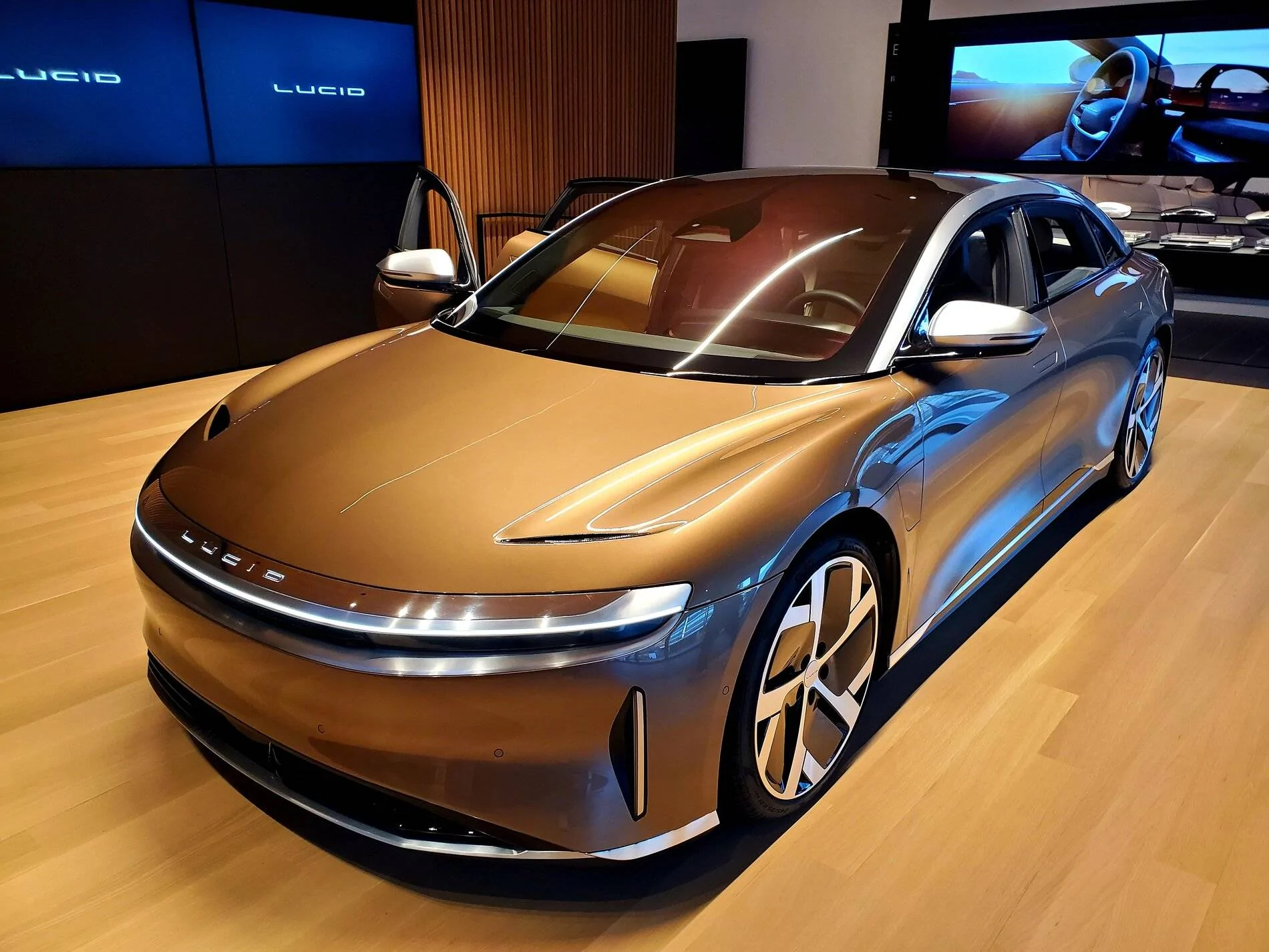 Porsche Taycan Lucid Air - Motor Trend Review 20201203_162856