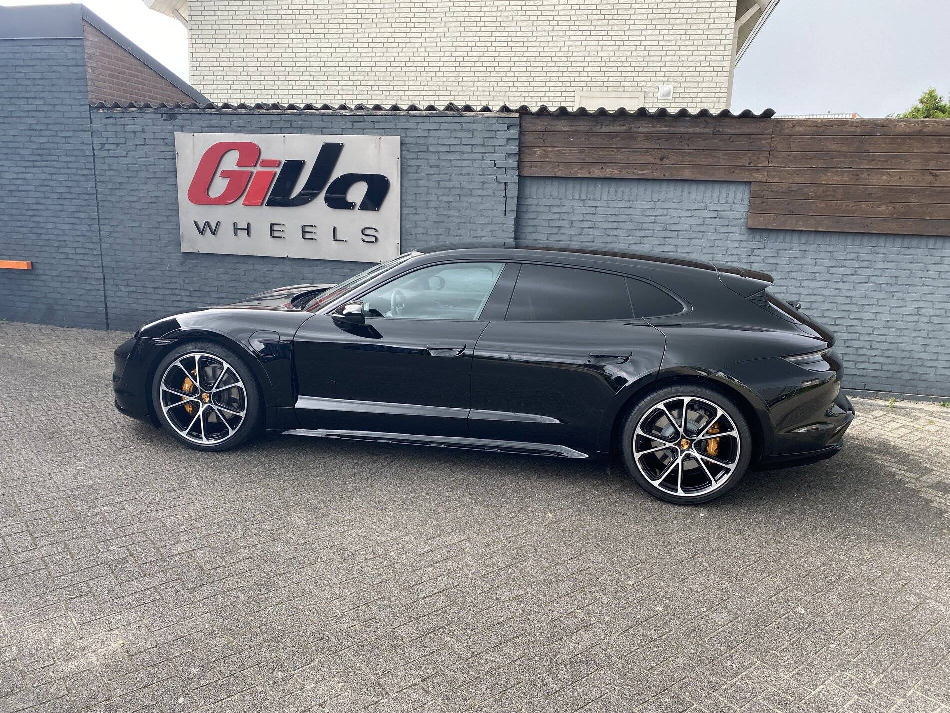 Porsche Taycan Here she is 93940F4F-4114-456E-9CED-BF751C2C2DE4