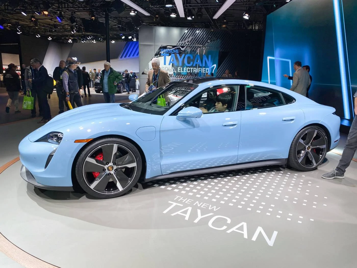 Porsche Taycan FROZEN BLUE Taycan Club Forzen-Blue-Porsche-Taycan-4S-IMG_5034
