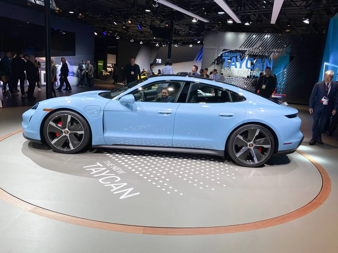 Porsche Taycan FROZEN BLUE Taycan Club Forzen-Blue-Porsche-Taycan-4S-IMG_5050