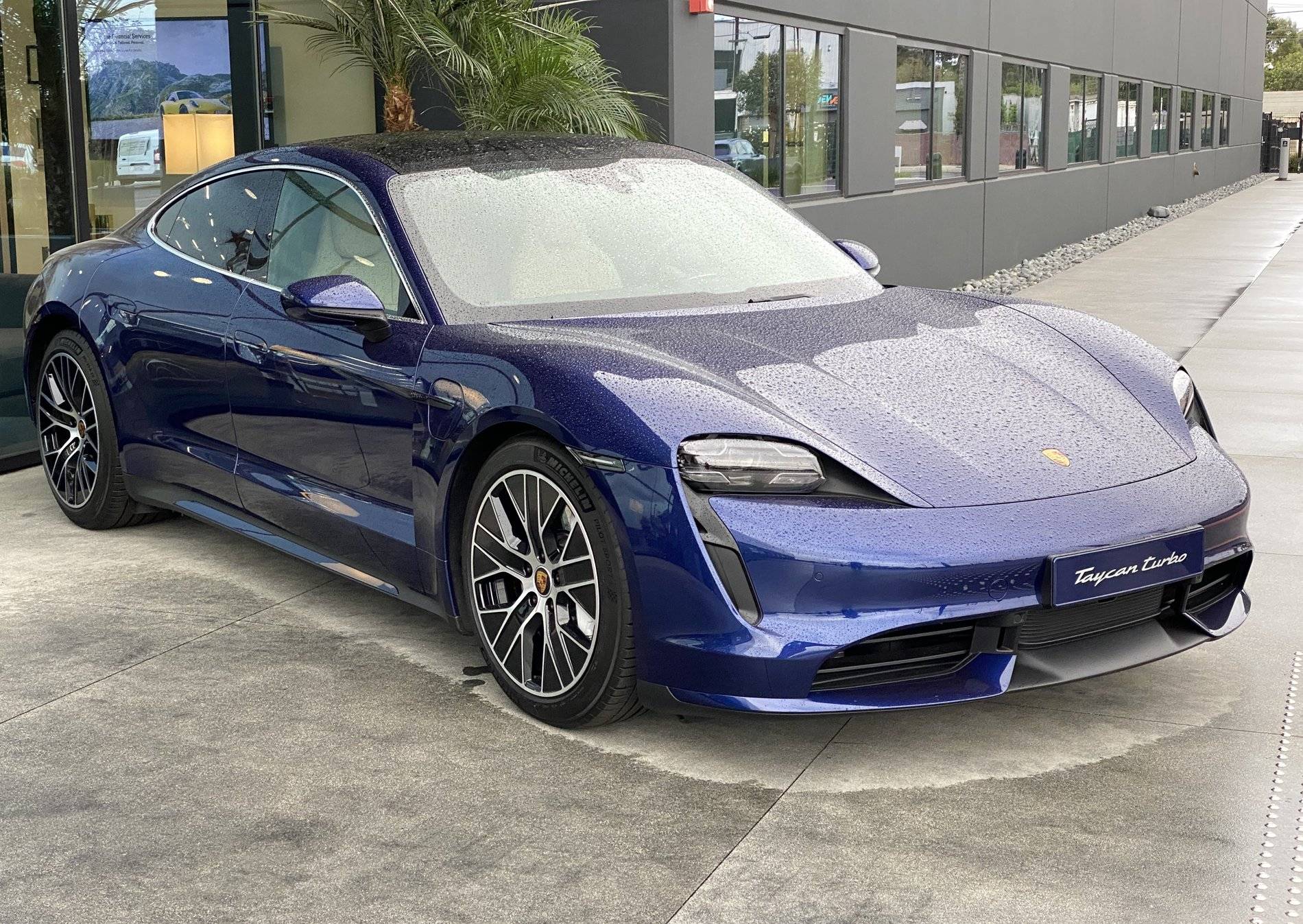Porsche Taycan GENTIAN BLUE Taycan Club D57253E2-0D04-4636-B1F0-E20FB6089135