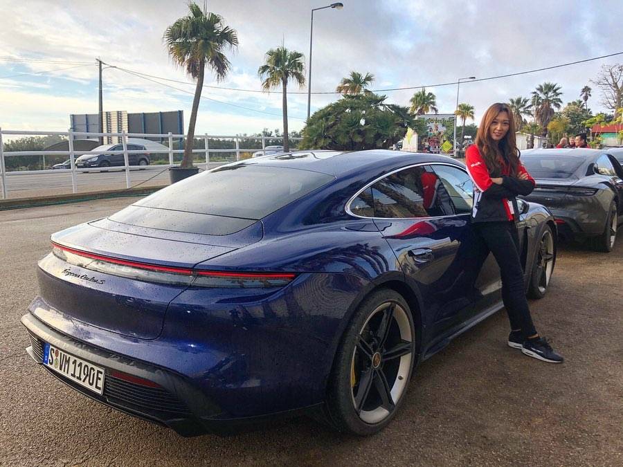 Porsche Taycan GENTIAN BLUE Taycan Club 78797071_1193087617554583_6976863052107631501_n