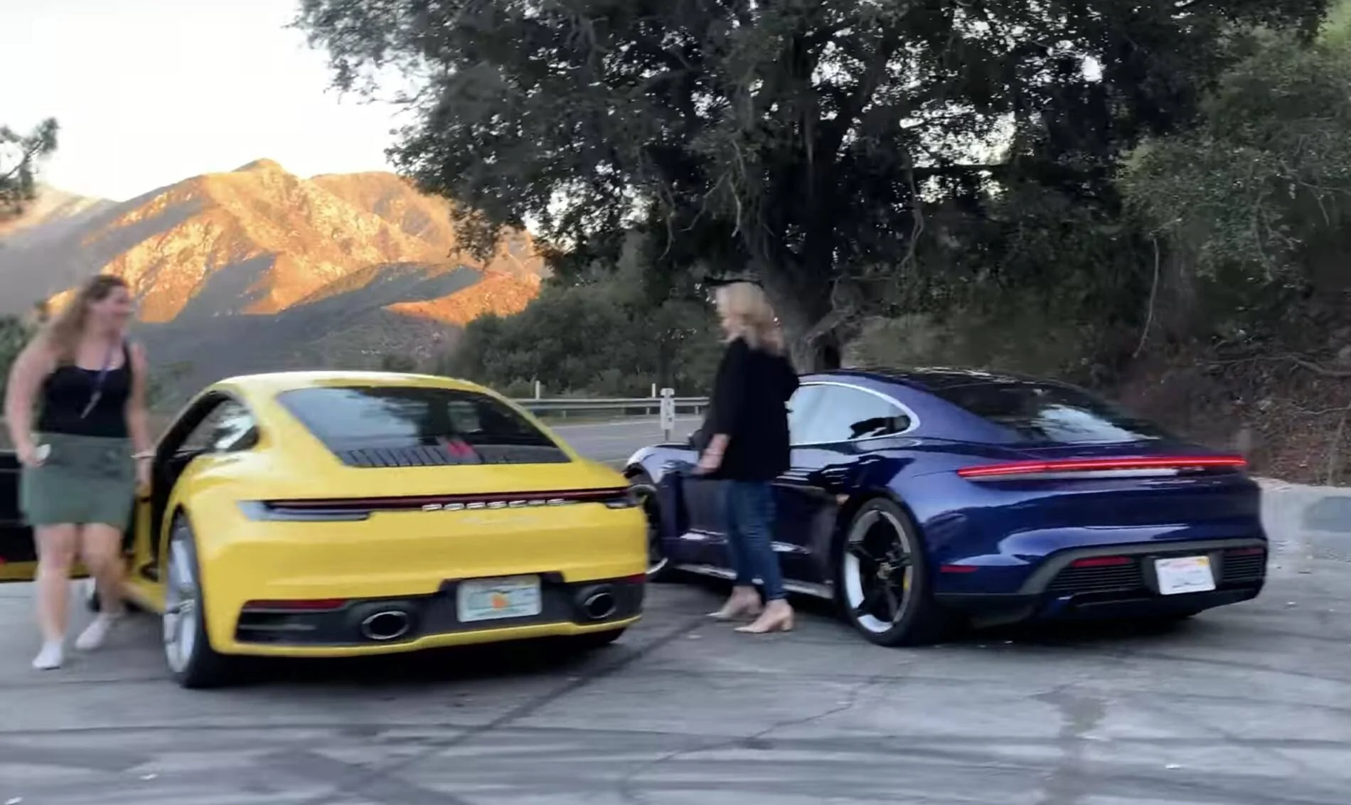 Porsche Taycan GENTIAN BLUE Taycan Club Screenshot 2019-12-10 at 16.29.03