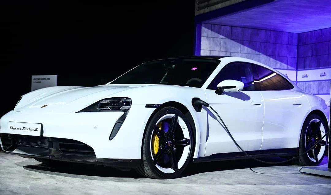 Porsche Taycan 2020 Porsche Taycan: Official Specs, Info, Wallpapers, Videos 79602672_586829155408826_8986550421498738371_n (1)