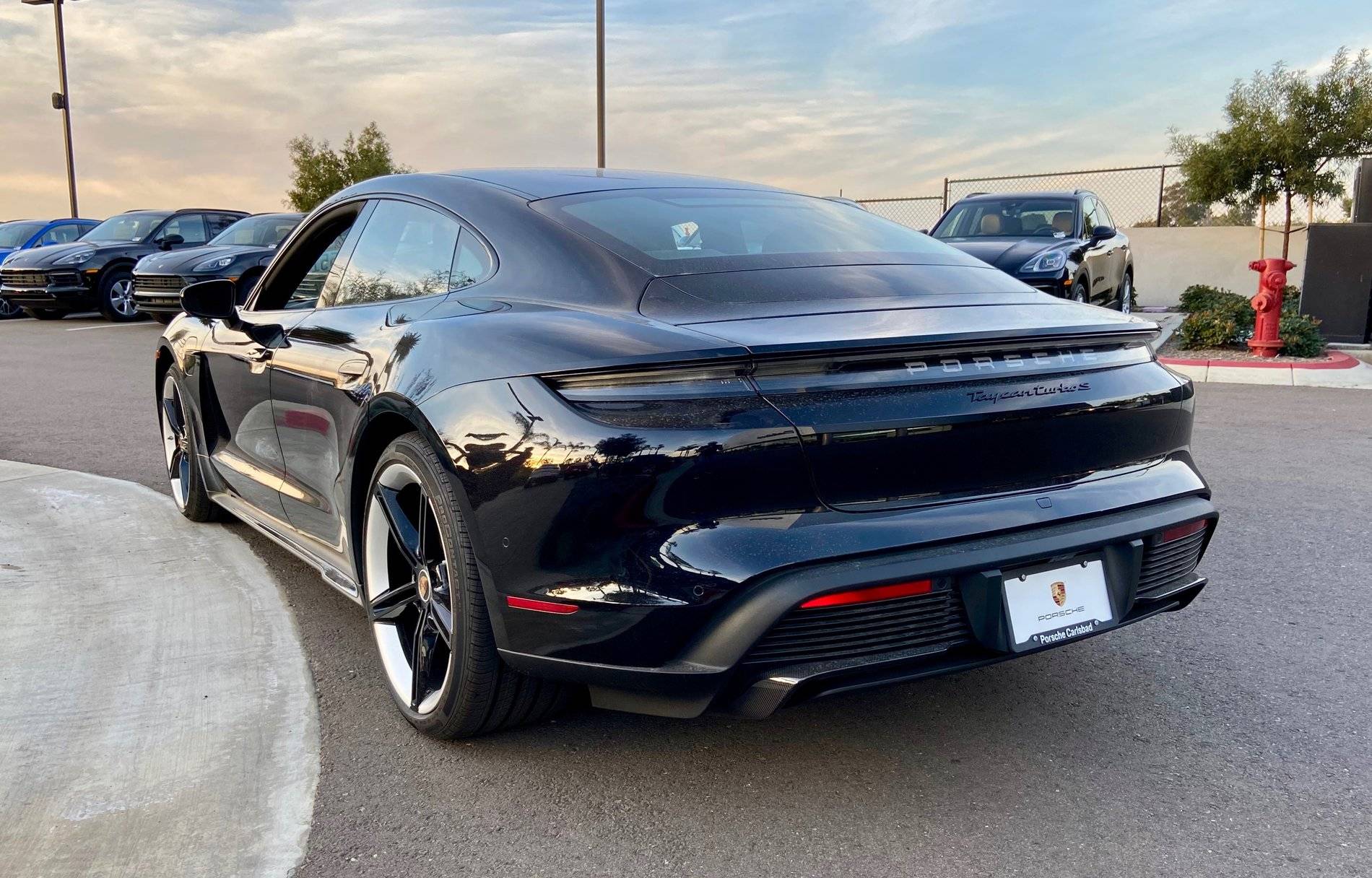 Porsche Taycan BLACK / JET BLACK Taycan Club IMG_4325