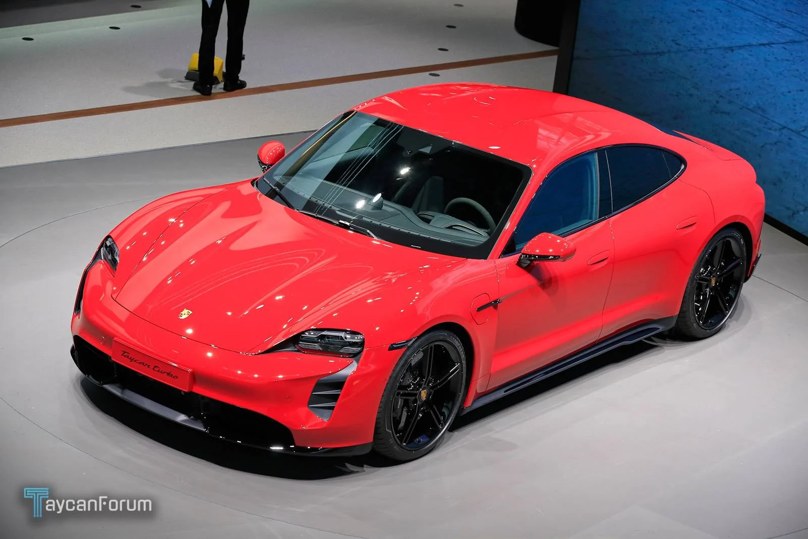 Porsche Taycan CARMINE RED Taycan Club taycan-frankfurt-25463_-jpg