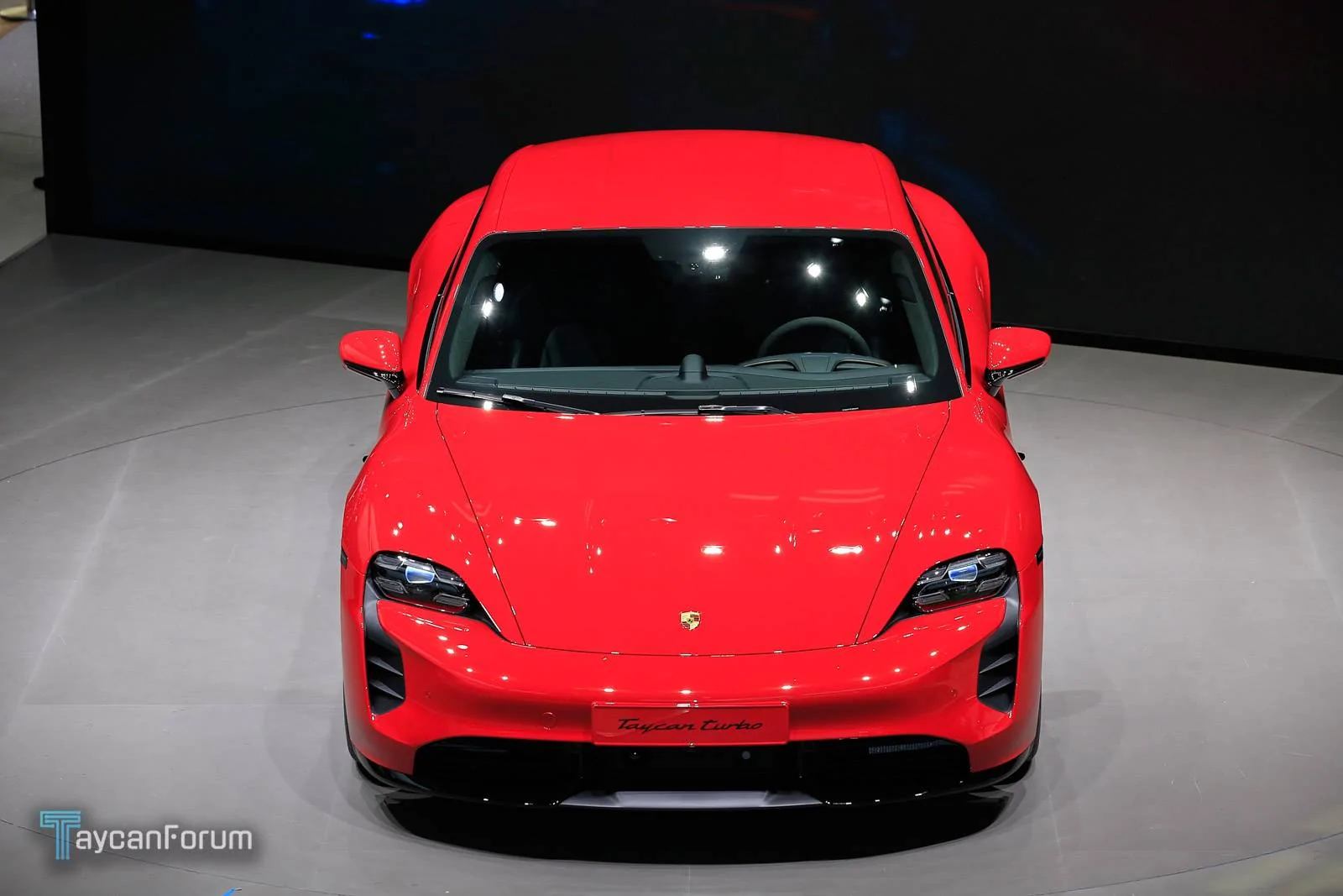 Porsche Taycan CARMINE RED Taycan Club taycan-frankfurt-25466_-jpg