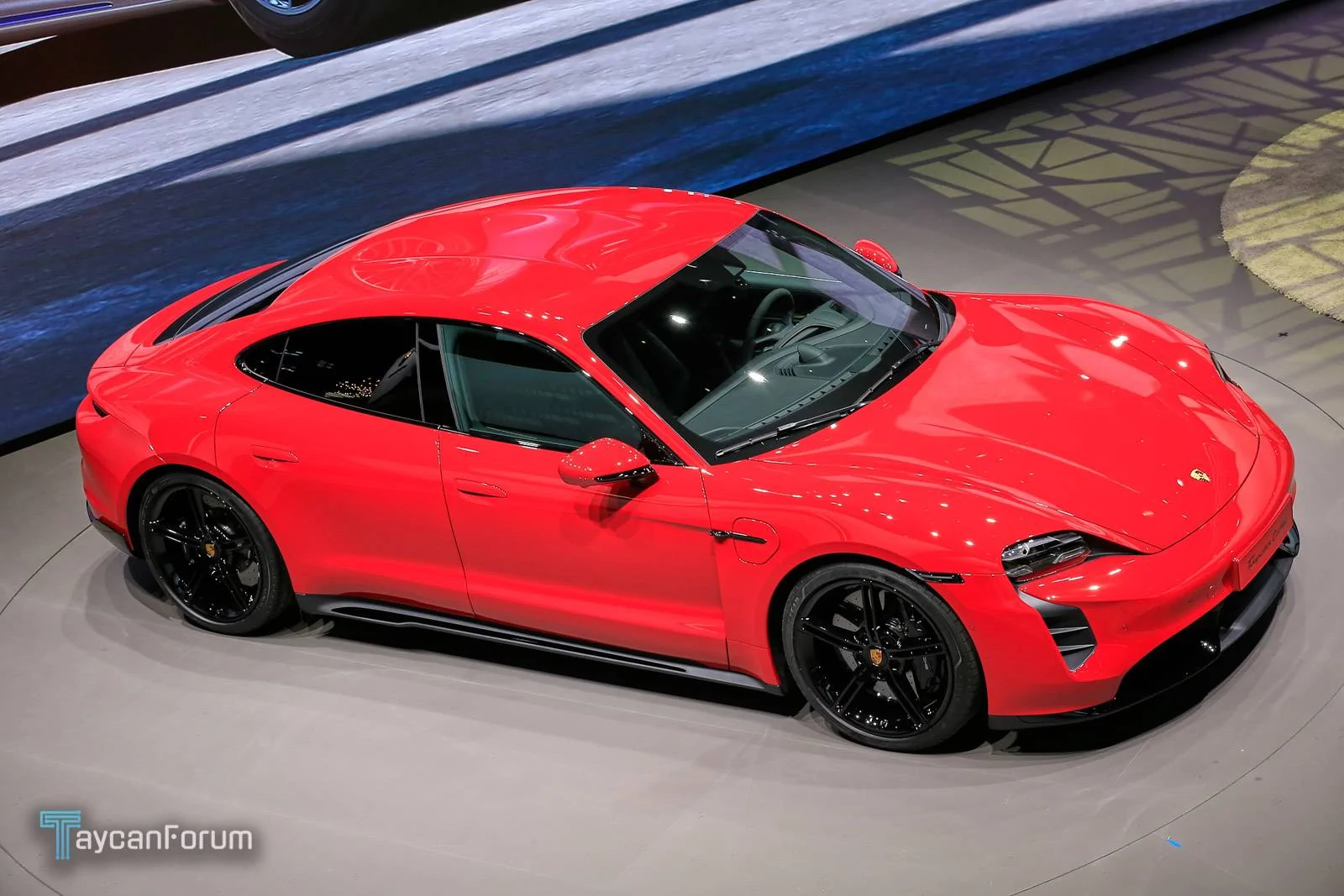 Porsche Taycan CARMINE RED Taycan Club taycan-frankfurt-25469_-jpg