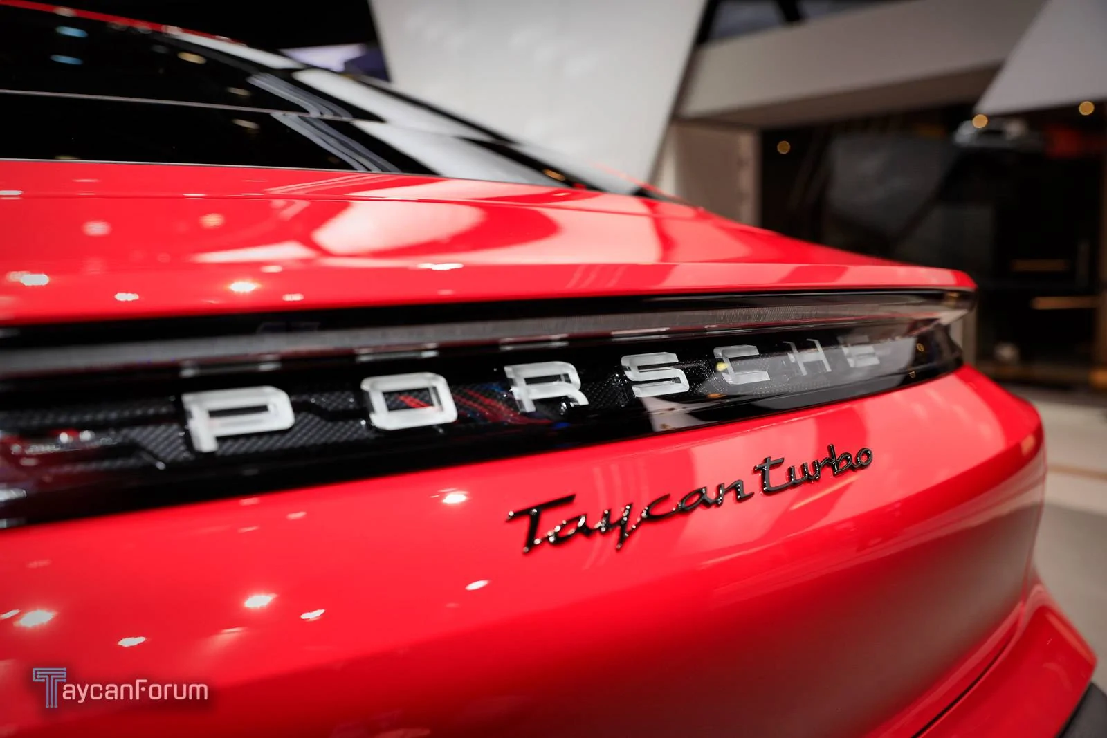 Porsche Taycan CARMINE RED Taycan Club taycan-frankfurt-19578-jpg