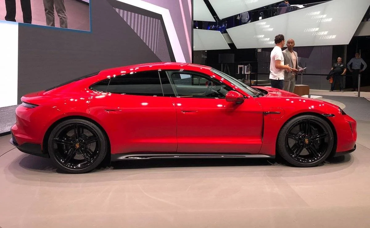 Porsche Taycan CARMINE RED Taycan Club Carmine Red Taycan