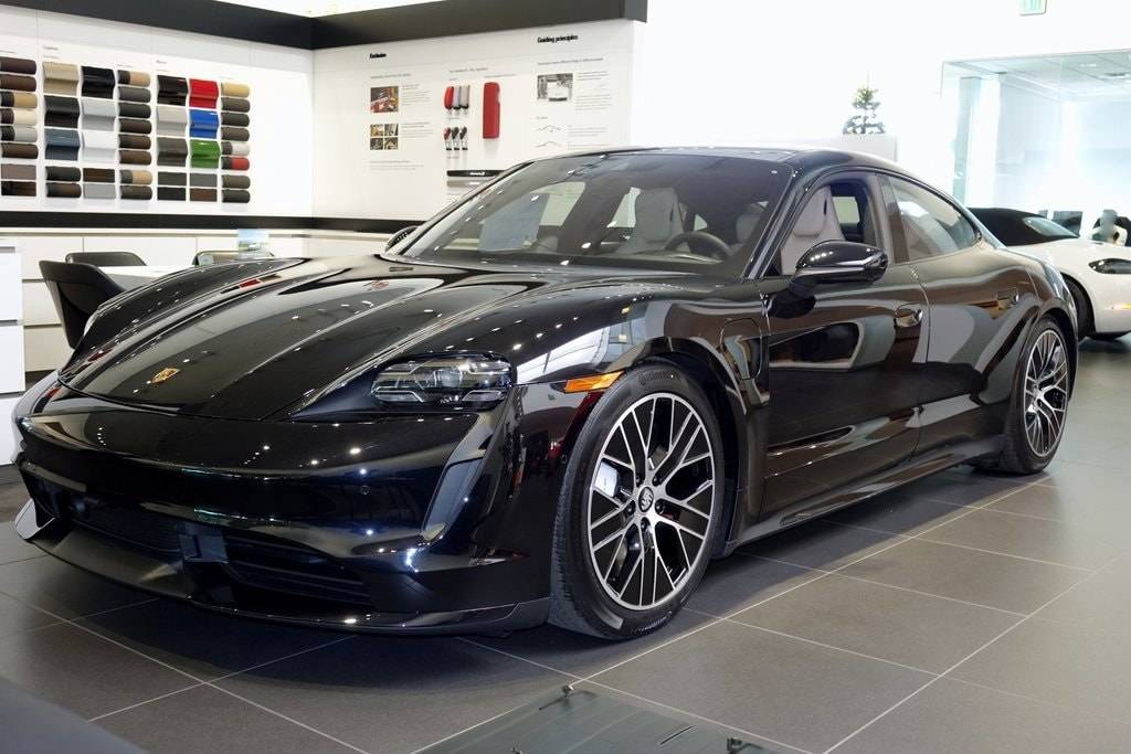 Porsche Taycan BLACK / JET BLACK Taycan Club 2020 Jet Black Taycan Turbo 1