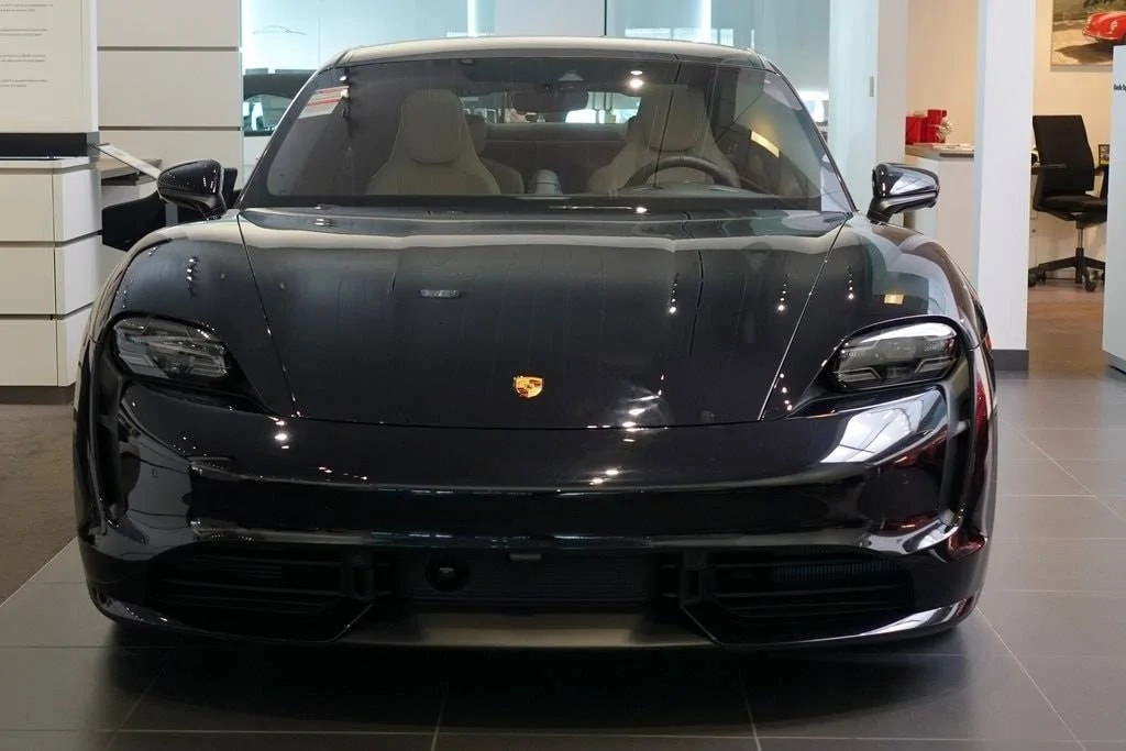 Porsche Taycan BLACK / JET BLACK Taycan Club 2020 Jet Black Taycan Turbo 2