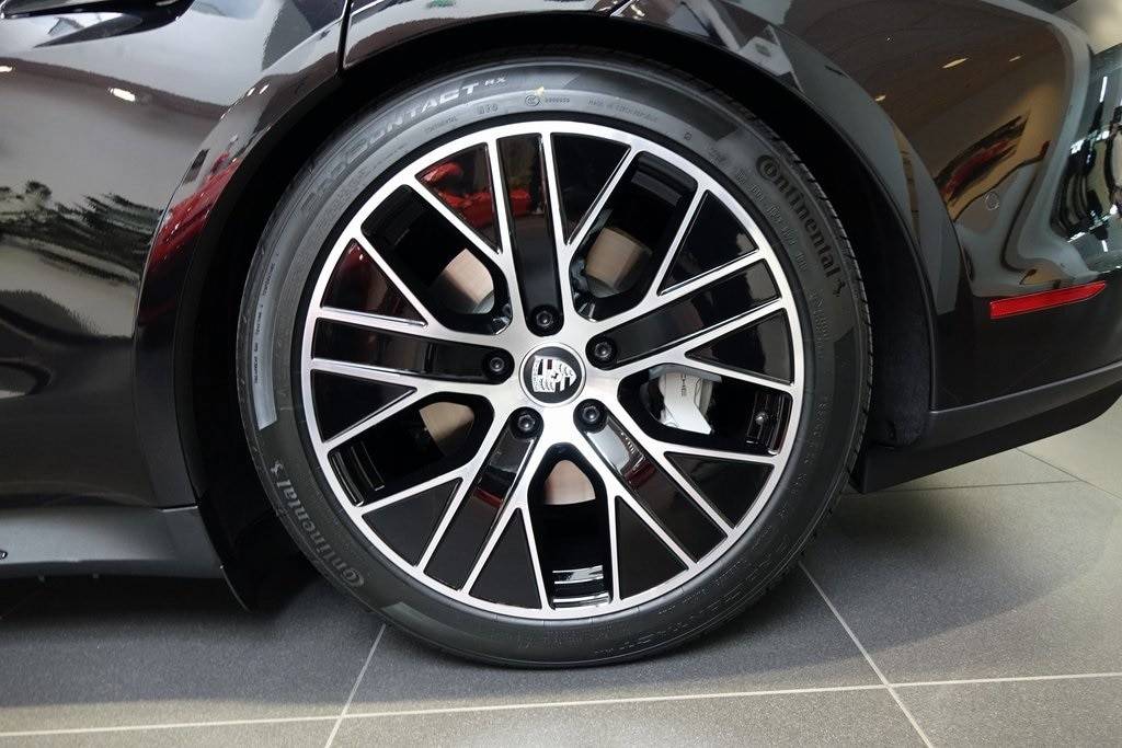 Porsche Taycan BLACK / JET BLACK Taycan Club 2020 Jet Black Taycan Turbo 4