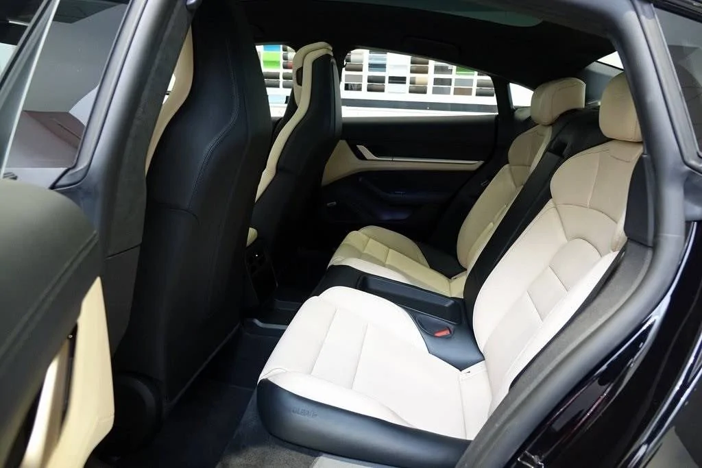 Porsche Taycan BLACK / JET BLACK Taycan Club 2020 Jet Black Taycan Turbo 5