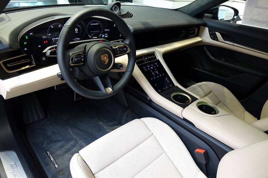 Porsche Taycan BLACK / JET BLACK Taycan Club 2020 Jet Black Taycan Turbo 8