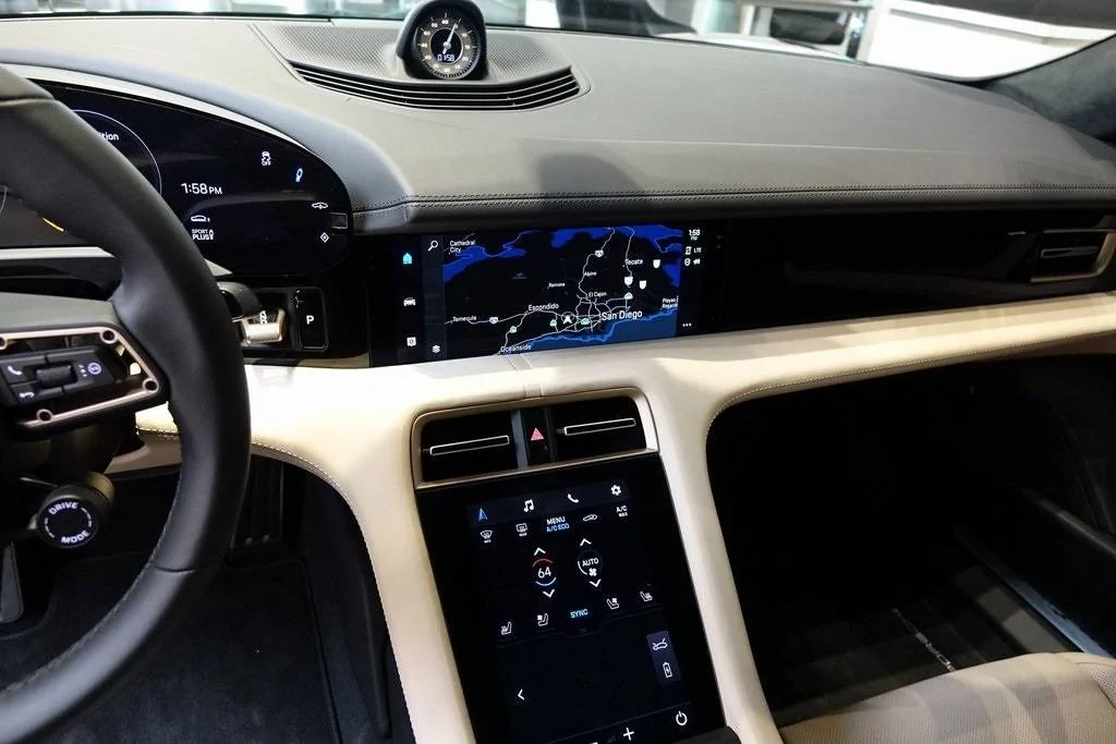 Porsche Taycan BLACK / JET BLACK Taycan Club 2020 Jet Black Taycan Turbo 9